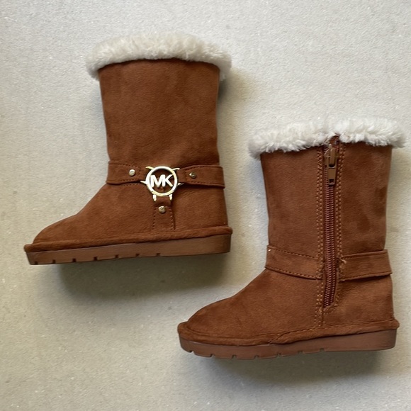 Michael Kors winter boots size 7 (toddler) - Picture 2 of 3